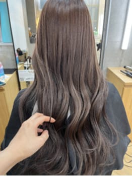 黄ばみを抑えたグレージュカラー